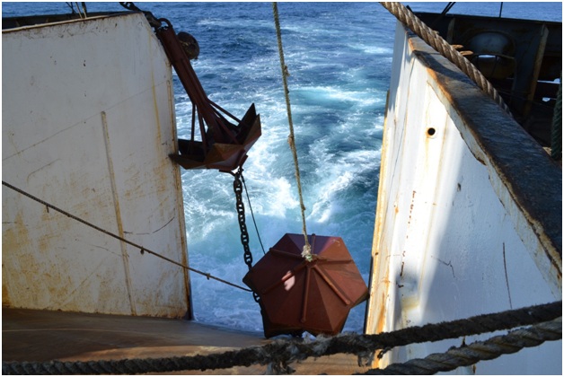 Специальный кормовой якорь-тандем для удержания НИС «ТИНРО» в заданной точке моря